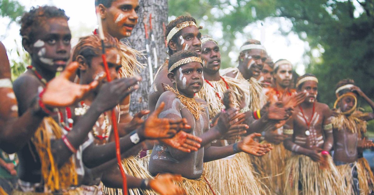 „Niezliczone języki” Caleba Everetta. Czy język naprawdę wpływa na sposób myślenia?