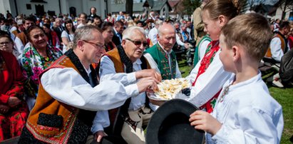 Zrobili Komorowskiej zdjęcie z baranami