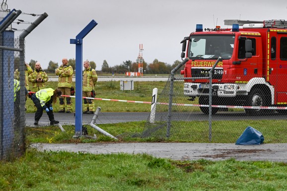 NOVI INCIDENT NA AERODROMU U NEMAČKOJ GDE JE POKUŠAN NAPAD DRONOM! Pronašli ogromnu rupu na ogradi, evo šta se dogodilo tokom noći
