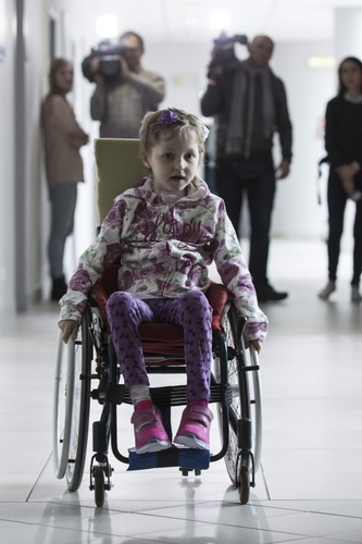 LAURA UPADŁA NA WIDŁY. LEKARZE Z WROCŁAWIA URATOWALI JEJ ŻYCIE