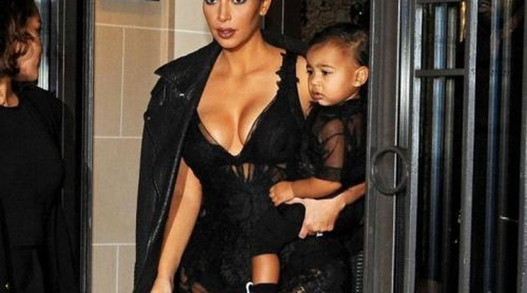 Íme Kim Kardashian gigadekoltázsa - fotó!