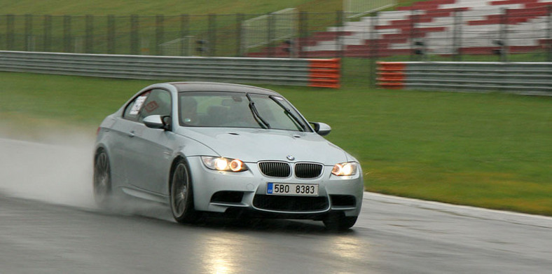 Autodrom Most: sportowe rakiety w deszczu (fotogaleria)