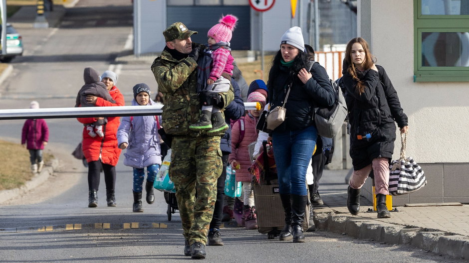 Uchodźcy z Ukrainy na przejściu granicznym w Medyce w lutym 2022 r.