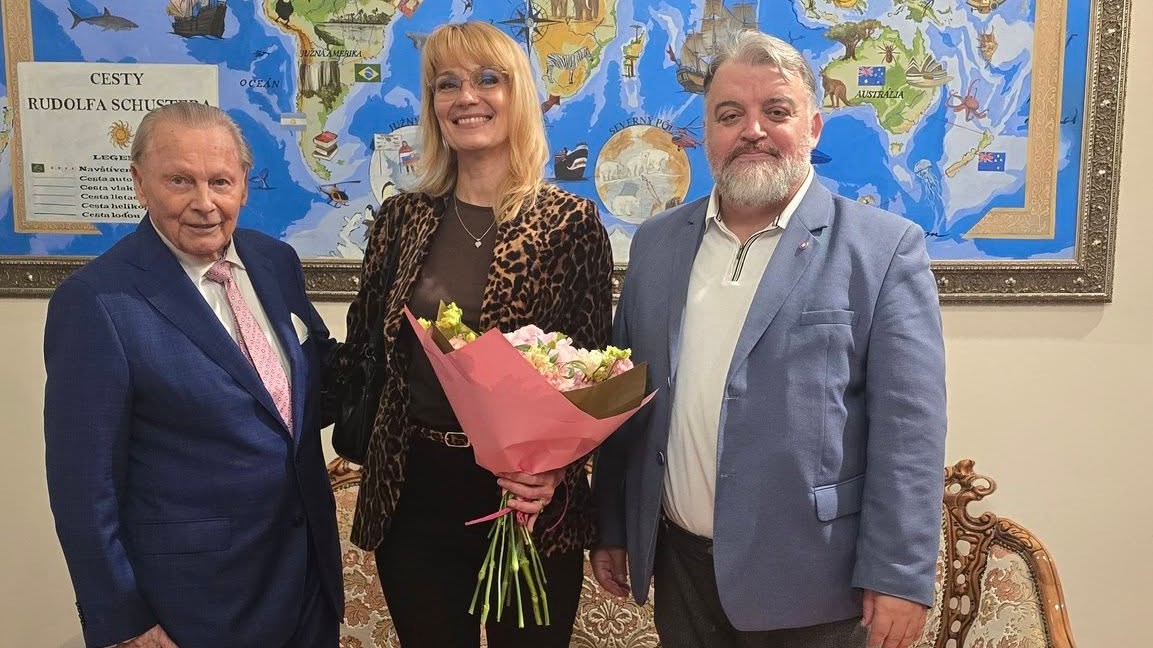Rudolf Schuster a Ficov exporadca Eduard Chmelár s partnerkou.
