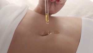 Primena ricinusovog ulja u pupku koristi se kao navodni lek za ublažavanje nadimanja