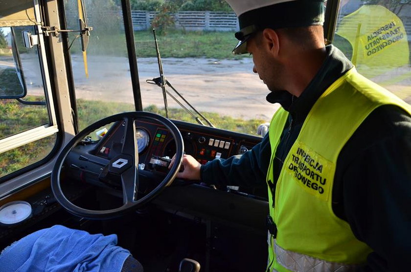 Policjanci kontrolowali autobusy