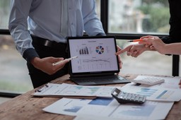 Pracowników na macierzyńskim i wychowawczym nie wlicza się do limitu uprawniającego do wakacji składkowych