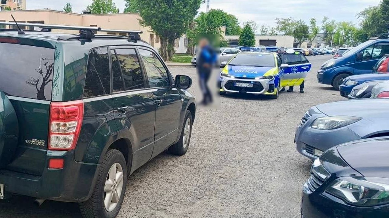 Pijany ojciec uczył pijanego syna parkowania. Sąd już wymierzył karę