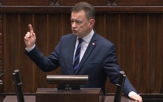 Szef klubu PiS o ułaskawieniu Bąkiewicza: Bronił kościołów przed atakiem barbarzyńców. Prezydent Duda podjął patriotyczną decyzję