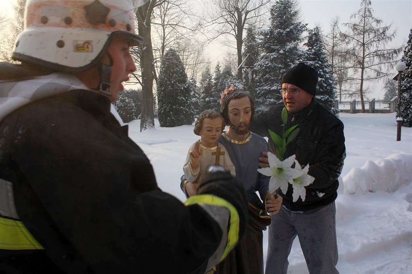 Wierni ocalili kościół