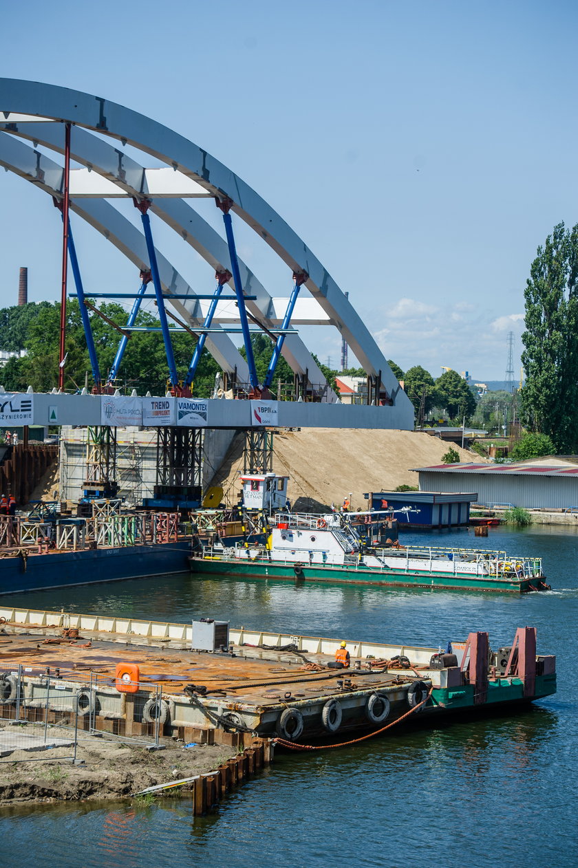 Nowy most kolejowy nad Martwą Wisłą coraz bliżej