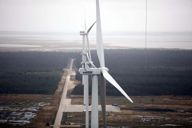 Turbina wiatrowa MHI Vestas V164 w czasie testów operacyjnych w duńskim centrum testowym turbin wiatrowych w Osterild. Dania, 18.04.2016.