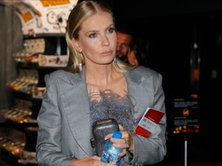 Edyta Pazura skrytykowana za ultrakrótką sukienkę na weselu Rafała Zawieruchy. Odpowiedziała... FOTO