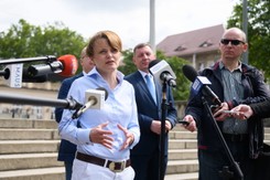 Bon turystyczny nie dla emerytów. Emilewicz wyjaśnia