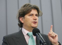 Tym razem to Palikot grozi sądem