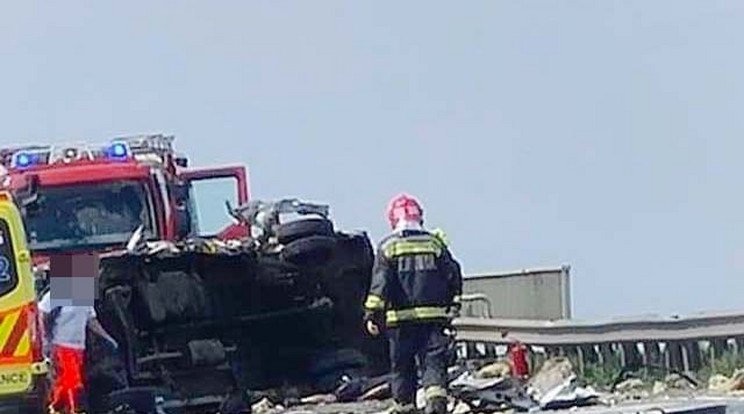 Kamion és kisbusz ütközött: többen meghaltak Szolnoknál /Fotó: baleset-info.hu