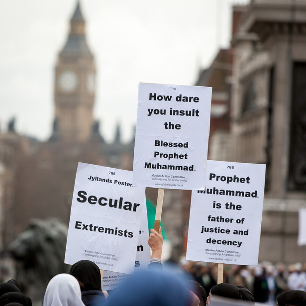 Protesty muzułmanów w Londynie przeciw publikacji karykatur Mahometa w duńskiej gazecie. 16.02.2006, Londyn.