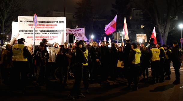 protestujcy przed Sejmem