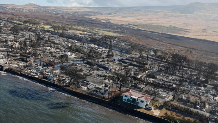 Hawaii  maui tűzvész pusztító erdőtüz tűzvész megmenekült ház
