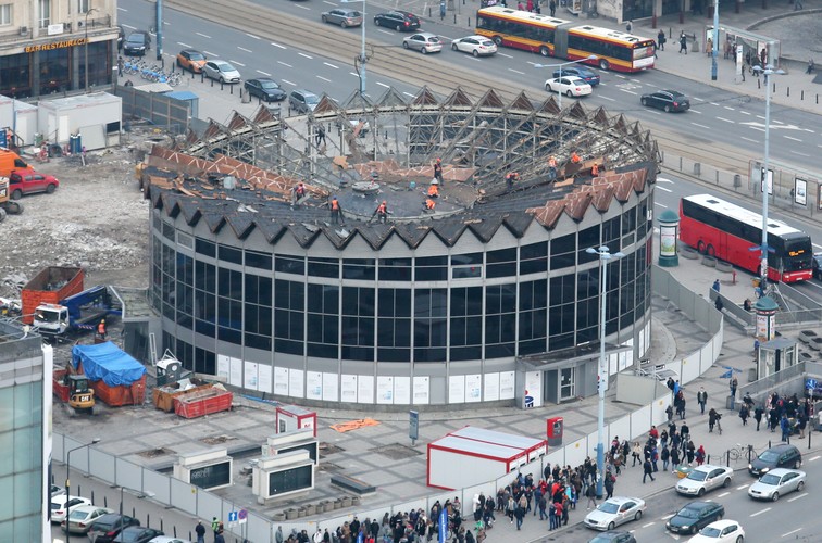 Rotunda znajduje się przy skrzyżowaniu głównych arterii miasta - Al. Jerozolimskich i ul. Marszałkowskiej. Właścicielem Rotundy jest bank PKO BP, jego przedstawiciele przekonywali pod koniec ub. roku, że budynek jest w złym stanie technicznym, dlatego wymaga gruntownej przebudowy. Rotunda na jakiś czas zupełnie zniknie z krajobrazu stolicy.

<br><br> fot. (cat) PAPLeszek Szymański