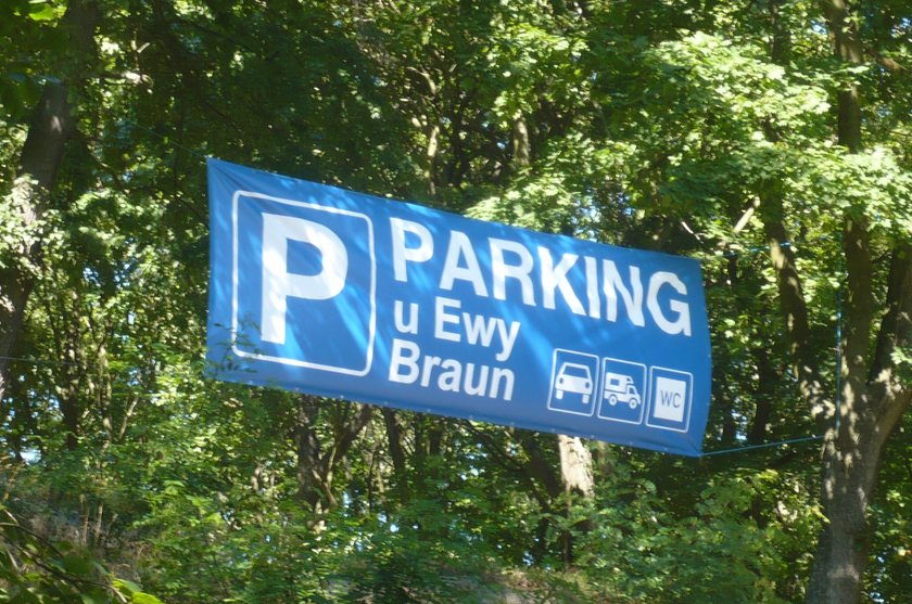 Parking u Ewy Braun w Krynicy Morskiej