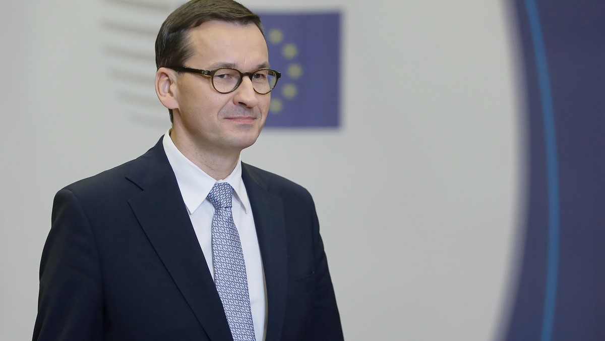 Po zakończeniu szczytu Unii Europejskiej premier Mateusz Morawiecki poinformował, że podczas prezentacji priorytetów dla UE pytał przewodniczącą-elekt Komisji Europejskiej Ursulę von der Leyen o politykę klimatyczną, lukę w VAT w UE, ograniczanie rajów podatkowych oraz swobodę świadczenia usług.