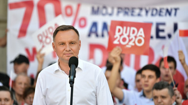 Zarzut dla maturzystki za znieważenie prezydenta. Krzyczała na wiecu, stanie przed sądem