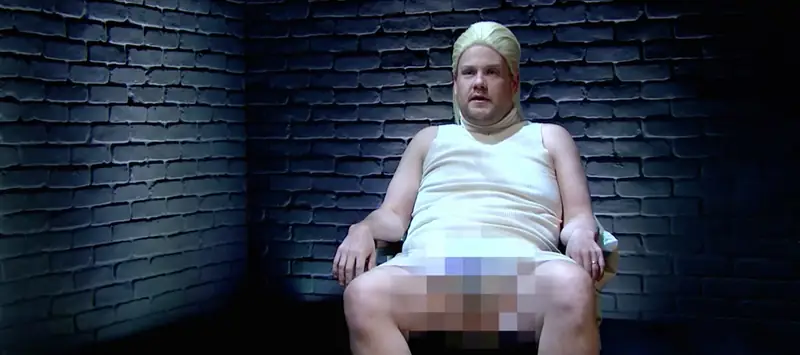 James Corden w scenie z &quot;Nagiego instynktu&quot; / East News