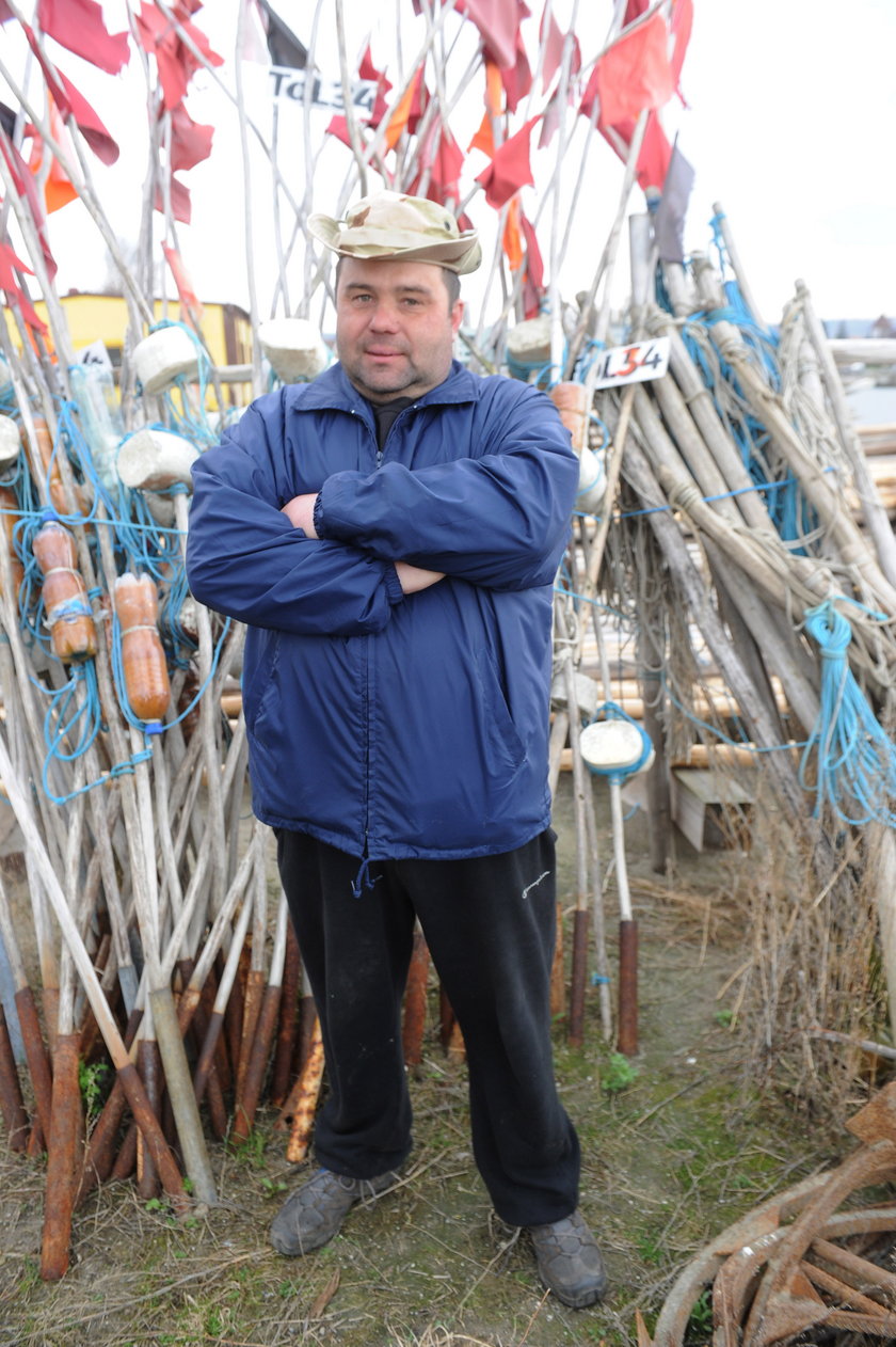 Karol Szewczyk, rybak z Tolkmicka cieszy się, że nie będzie musiał pływać przez cieśninę Pilawska