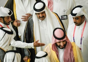 Hamad Bin Kalifa al Tani (C)