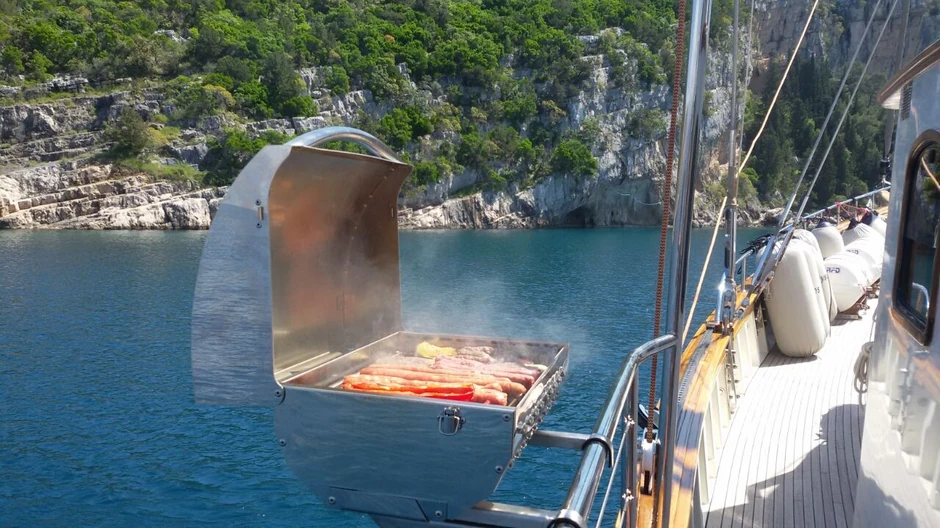Roštilj u prelepoj uvali