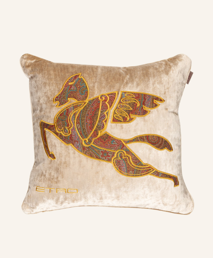 Coussin décoratif en velours, 45 x 45 cm, Etro Home, 500 francs via Breuninger.