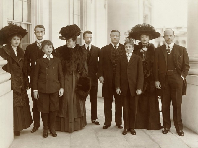 Teodor Ruzvelt (centar) i Alis Ruzvelt