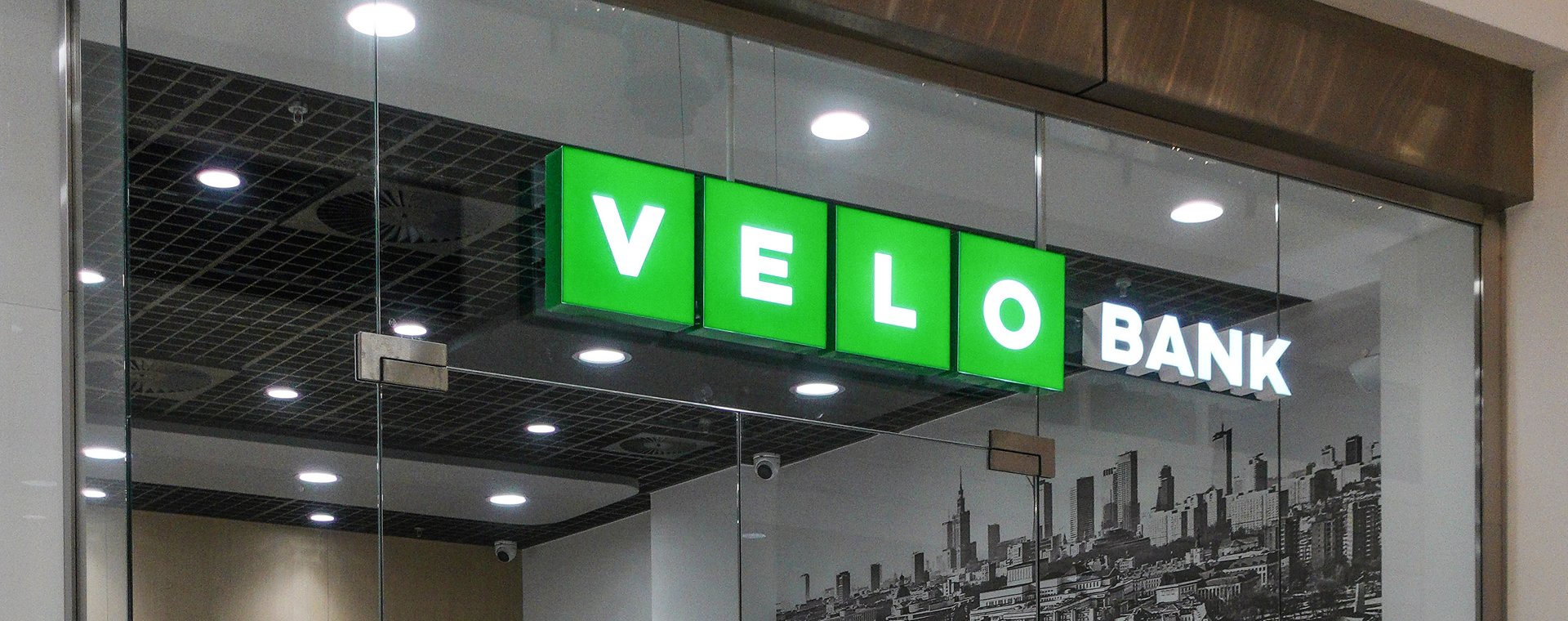 VeloBank zajmuje dziewiątą pozycję pod względem aktywów na polskim rynku bankowym z sumą bilansową wartą 41,5 mld zł, jego portfel kredytowy netto jest wart 20,5 mld zł.