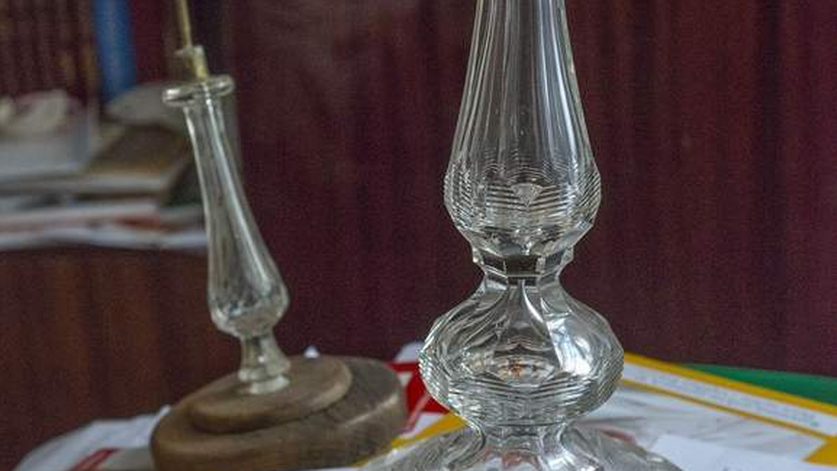 Zabytkowe lichtarze ze szkła kryształowego, pochodzące z XIX wieku odnaleźli funkcjonariusze z zespołu ds. zabytków KWP w Szczecinie. Natrafili na nie w jednym z kościołów w powiecie białogardzkim - informuje "Głos Szczeciński".