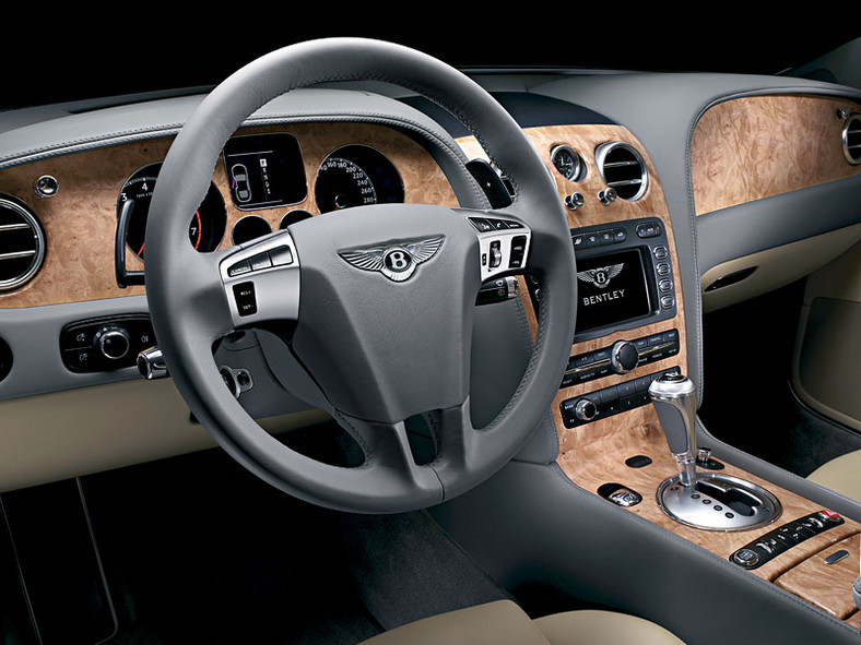 Bentley Continental Flying Spur: nowości na rok 2009 i mocna wersja Speed