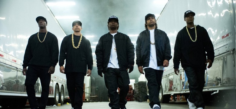 Tom Cruise znów przegrał z raperami. "Straight Outta Compton" numerem jeden