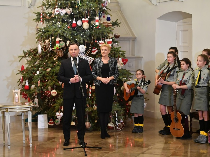 Dziś wieczorem w Pałacu Prezydenckim prezydenta Duda z małżonką odebrali uroczyście Betlejemskie Światło Pokoju od harcerzy Związku Harcerstwa Polskiego...