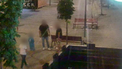 Keresi a rendőrség: a VII. kerületben balhézott és rongált egy férfi – videó