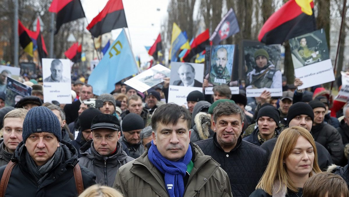 Kilkudziesięciu policjantów ucierpiało w wyniku starć, do których doszło w Kijowie, gdy zwolennicy b. prezydenta Gruzji Micheila Saakaszwilego próbowali zająć jeden z budynków w centrum miasta, by przeznaczyć go na sztab antyrządowych protestów.