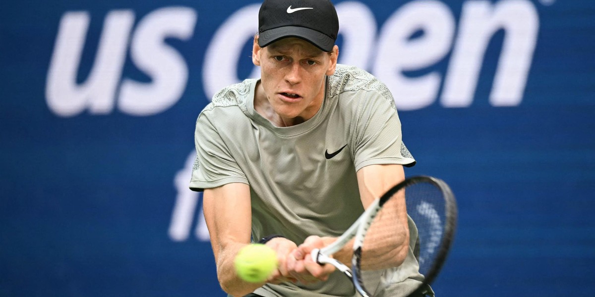 Jannik Sinner wygrał w tym roku Australian Open i US Open. W międzyczasie zaliczył dopingową wpadkę.