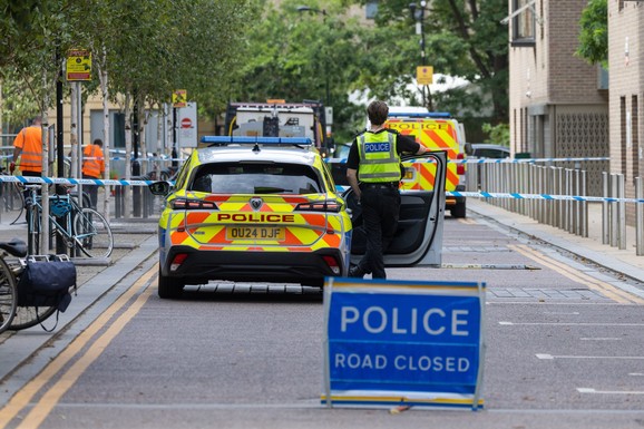 DEČAK (15) UBIO DEVOJČICU (12) Horor u Engleskoj: Arija nasmrt IZBODENA NOŽEM u stanu