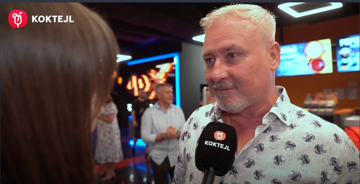Herec Peter Batthyány počas rozhovoru pre Koktejl.sk