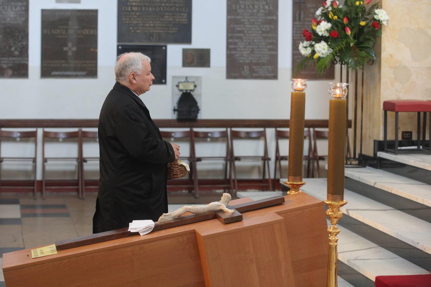 Prezes PiS z wielkanocnym koszyczkiem