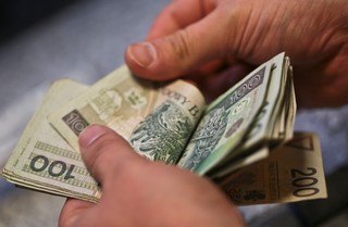 Ile wynosi średnia pensja w polskich firmach? GUS podał dane
