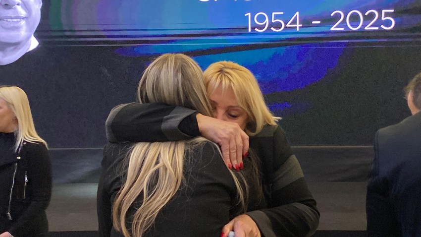 Suzana Jovanović jeca na sav glas, svi je grle