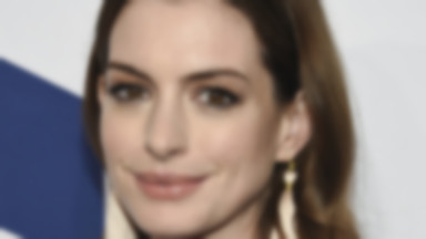 Anne Hathaway wyglądała fenomenalnie na nowojorskiej gali. Pojawiła się też Emma Roberts!