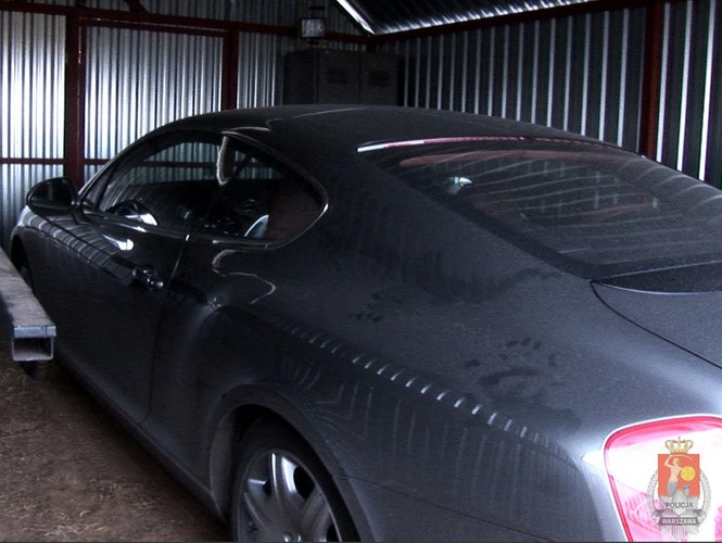 Polacy ukradli nowe modele Bentleya z salonu w Berlinie