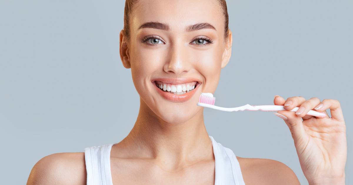 Ta pasta z zieloną herbatą działa jak kojący plaster na wrażliwe dziąsła. Do tego wybiela w 14 dni!