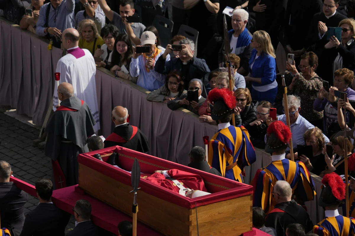 How to behave during national mourning? A guide to good tone